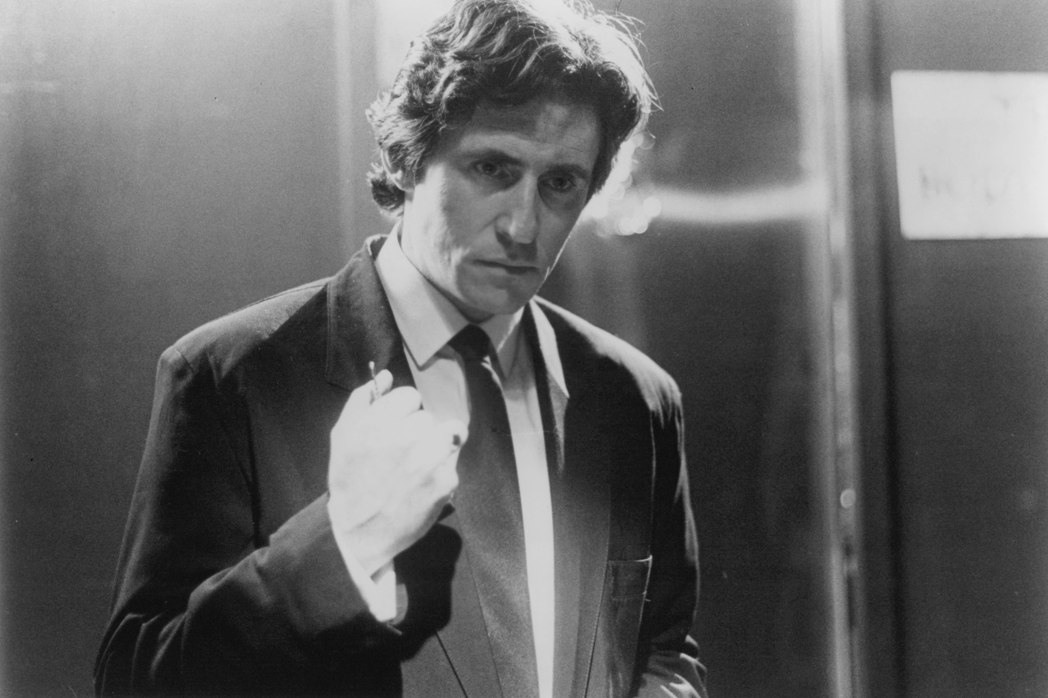 Still of Gabriel Byrne in The Courier (1988)