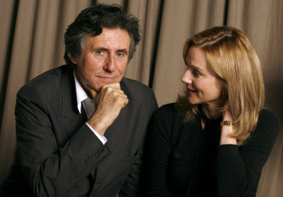 Gabriel Byrne and Laura Linney at event of Jindabyne (2006)