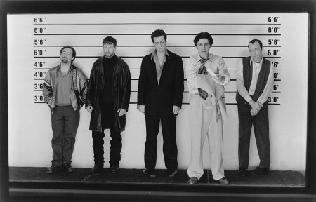 Still of Kevin Spacey, Stephen Baldwin, Gabriel Byrne, Benicio Del Toro and Kevin Pollak in Iprasti itariamieji (1995)