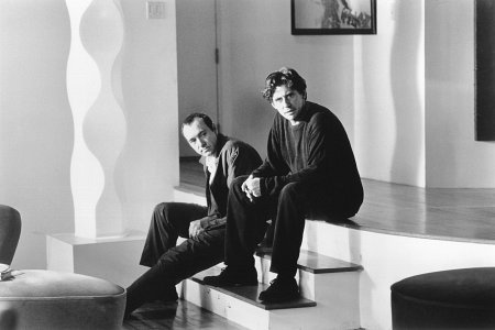 Still of Kevin Spacey and Gabriel Byrne in Iprasti itariamieji (1995)
