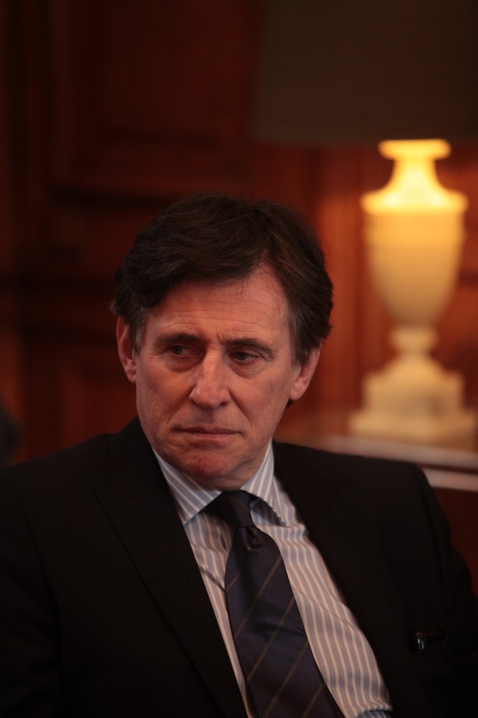 Still of Gabriel Byrne in Le capital (2012)