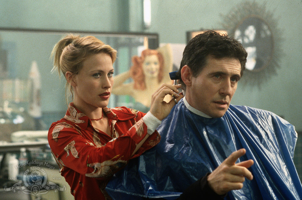 Still of Patricia Arquette and Gabriel Byrne in Stigmata (1999)