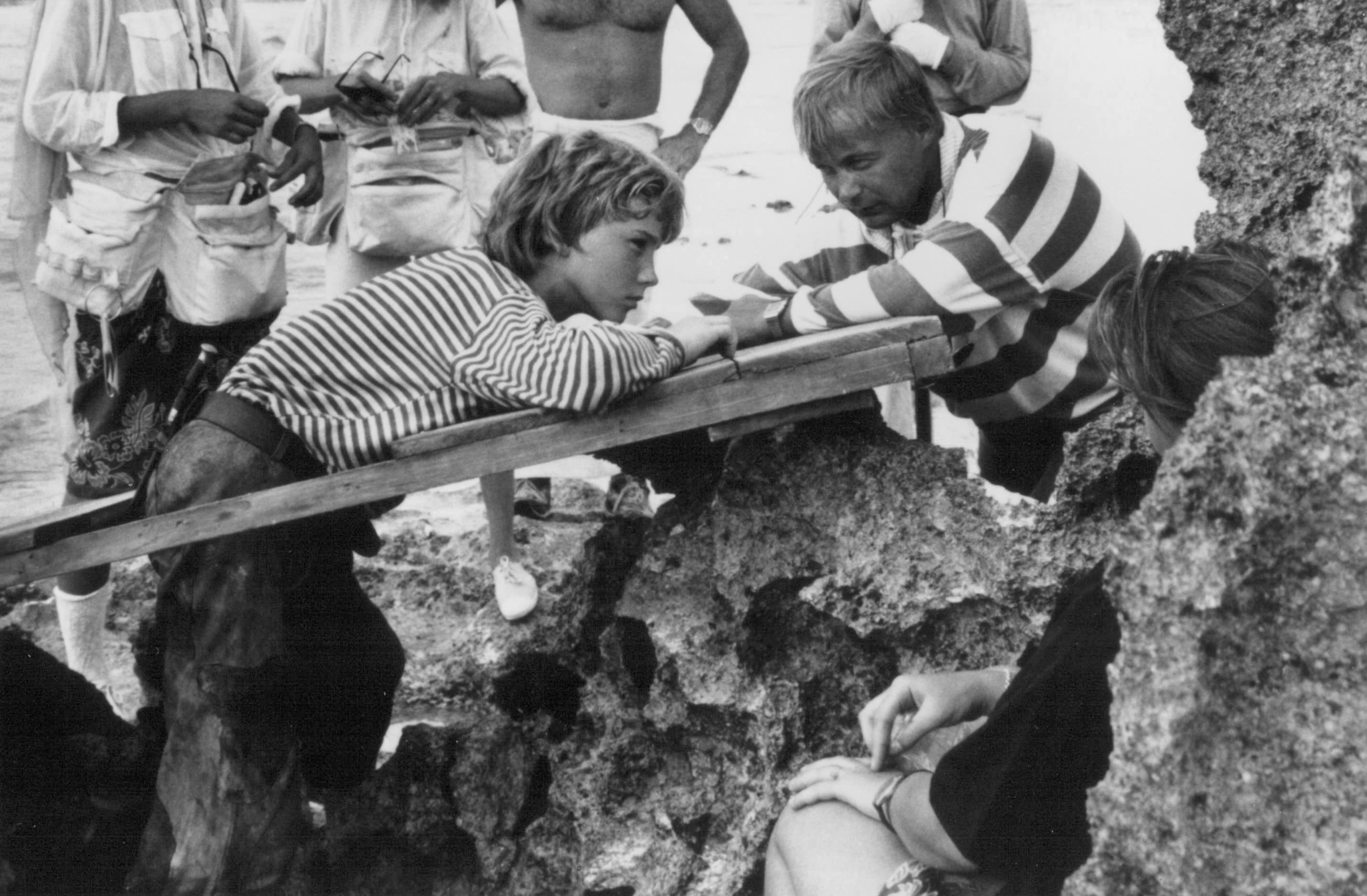 Still of Gabriel Byrne and Stian Smestad in Haakon Haakonsen (1990)