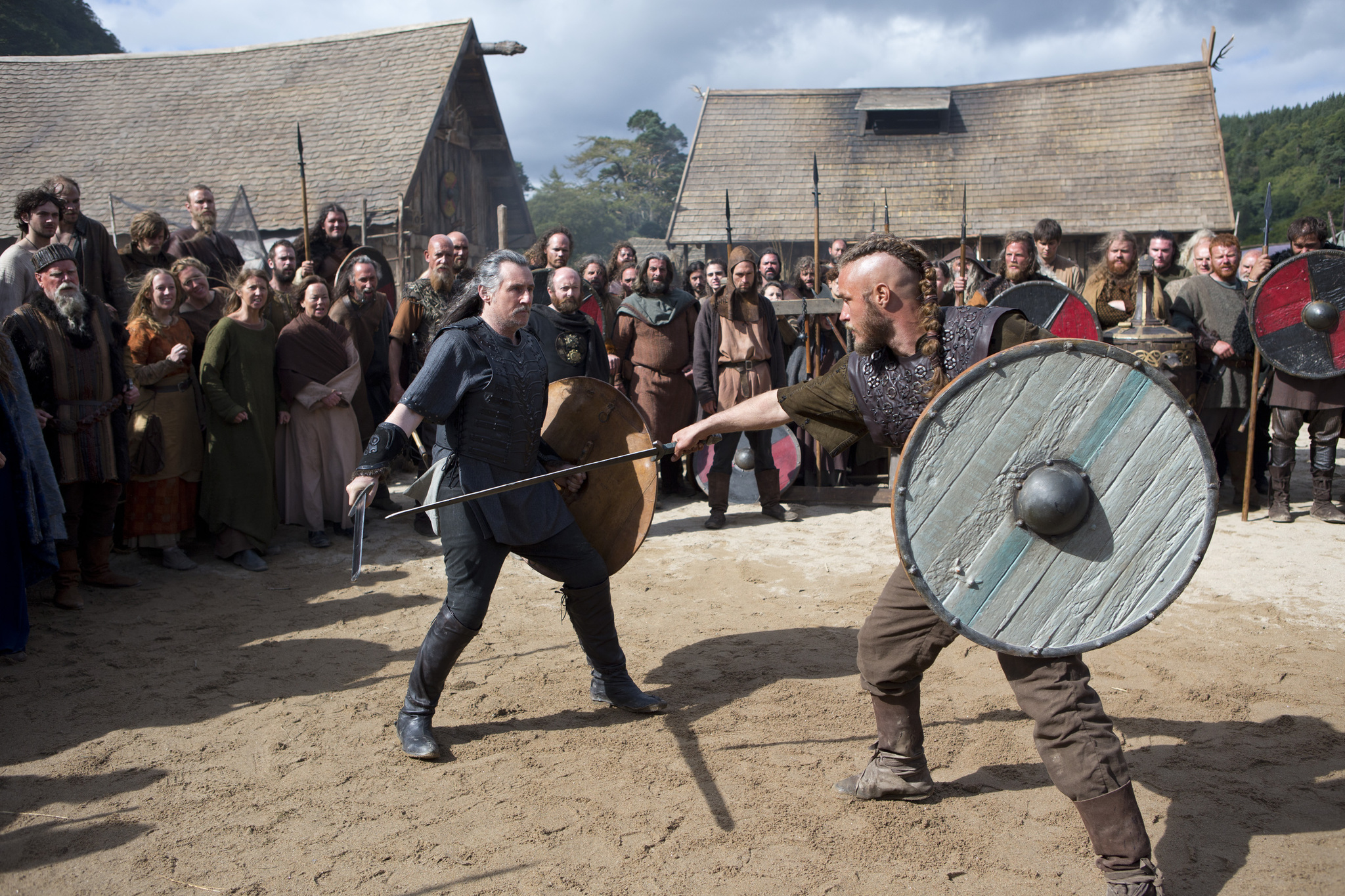 Still of Gabriel Byrne and Travis Fimmel in Vikings: Burial of the Dead (2013)