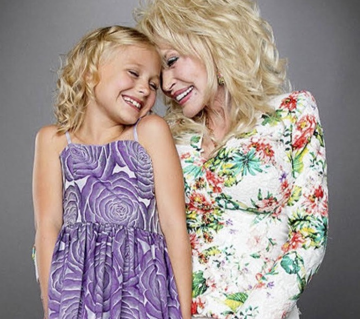 Alyvia Alyn Lind and Dolly Parton TCA's 2015