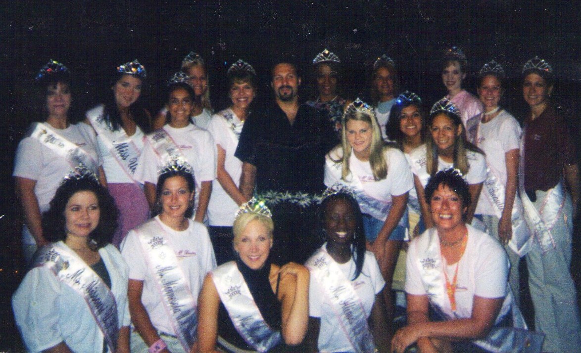 Ms. Pennsylvania 2004 Maria Frisby and other state queens at the 2004 United States All World Beauties National Pageant in Bloomingdale, Illinois.