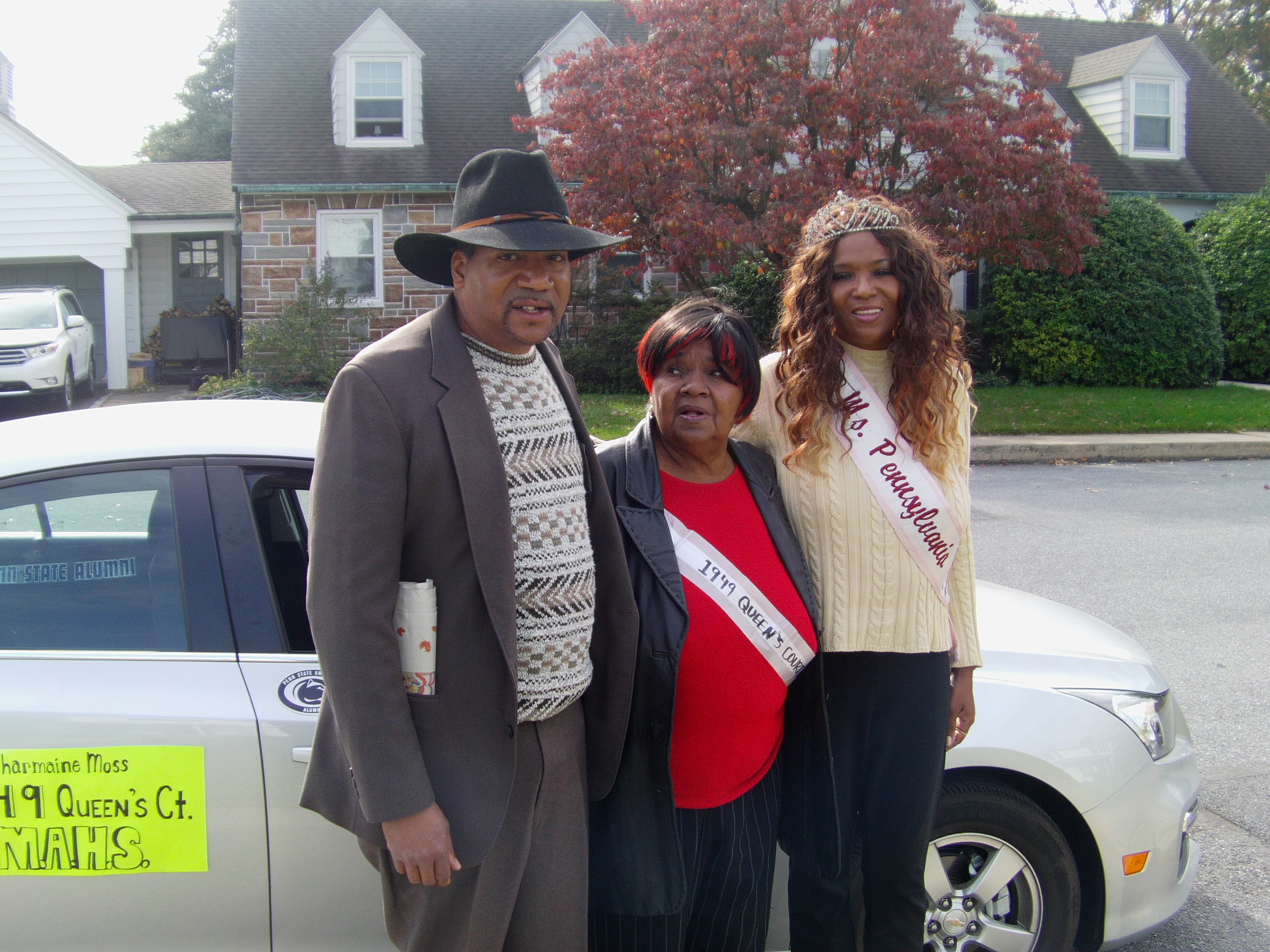Ms.Pennsylvania 2004 Maria Frisby, 1949 Queen's Court Attendant Charmaine Moss, and escort Billy Nolen in the 2015 Middetown Borough Homecoming Parade.