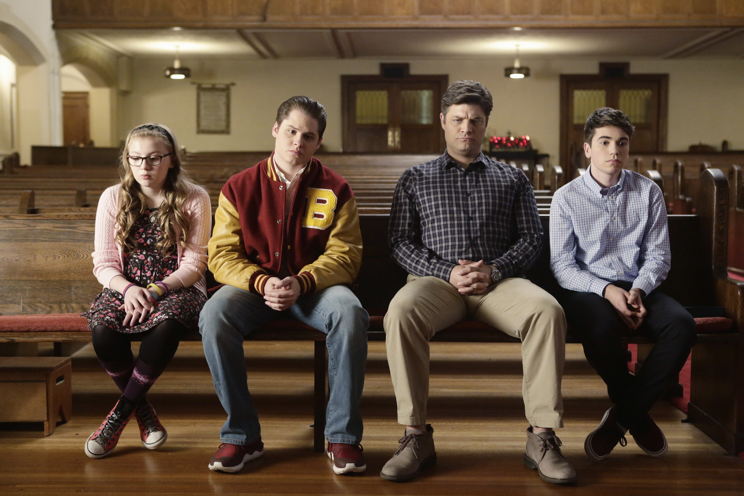 Still of Jay R. Ferguson, Matt Shively, Bebe Wood and Noah Galvin in The Real O'Neals (2016)