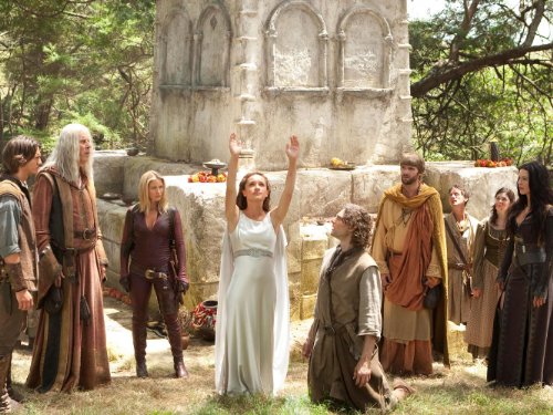 Still of Craig Horner, Bruce Spence, Keisha Castle-Hughes and Tabrett Bethell in Legend of the Seeker (2008)