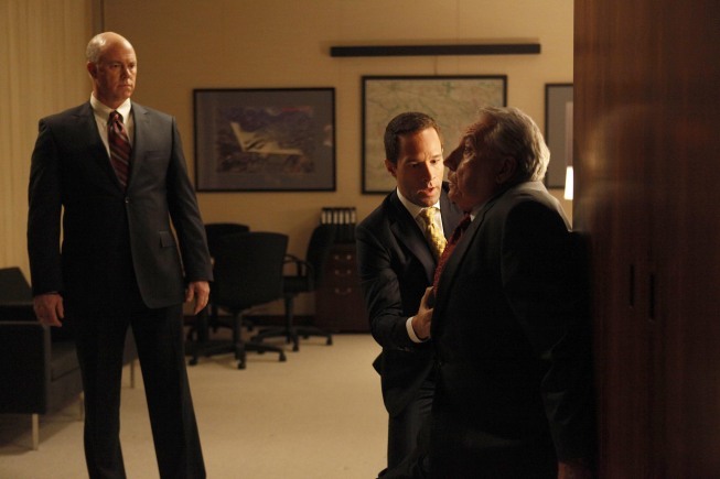 Still of Chris Diamantopoulos, Michael Gaston and Bob Gunton in 24 (2001)