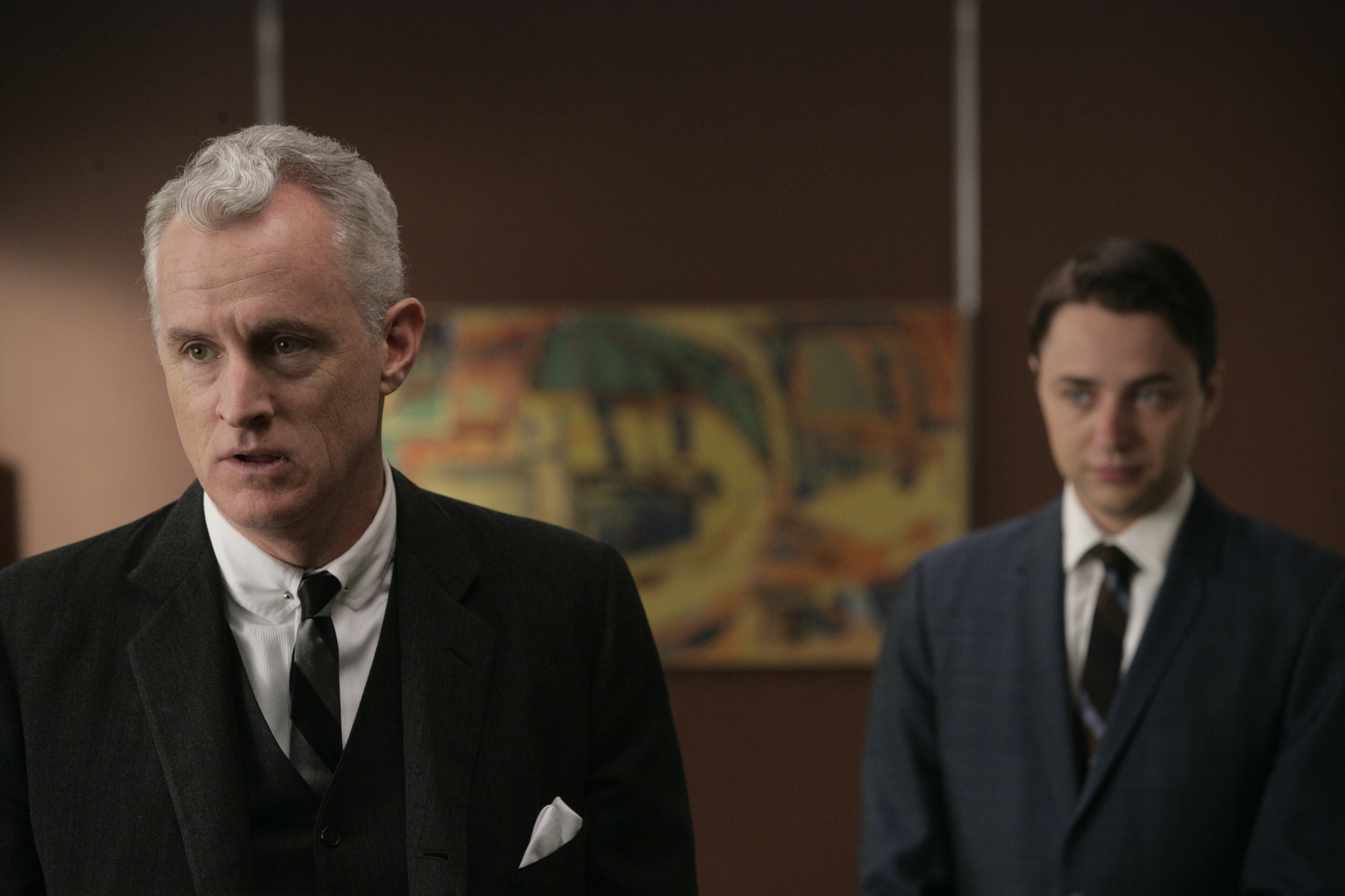 Still of Vincent Kartheiser and John Slattery in MAD MEN. Reklamos vilkai (2007)