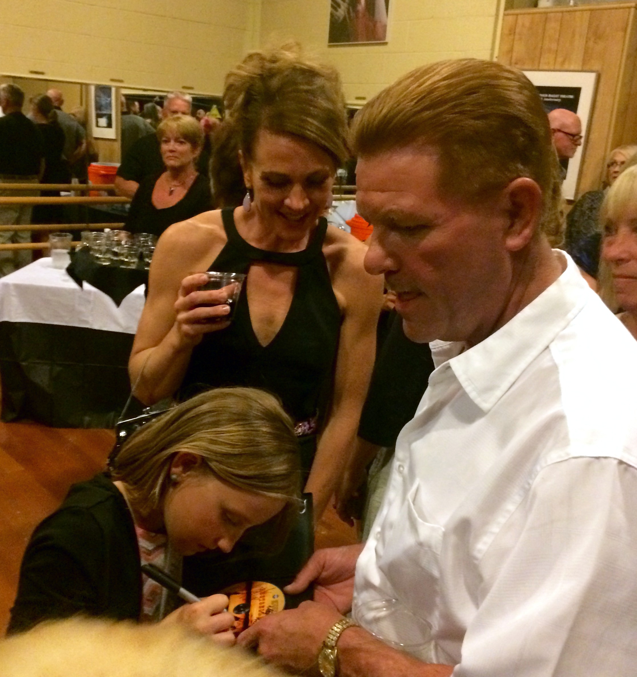 Remi Dunkel signing autographs at Bestseller Premiere