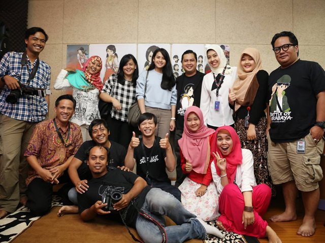 Ary and crew of MSV Pictures with Maudy Ayunda after Dubb Film Battle of Surabaya