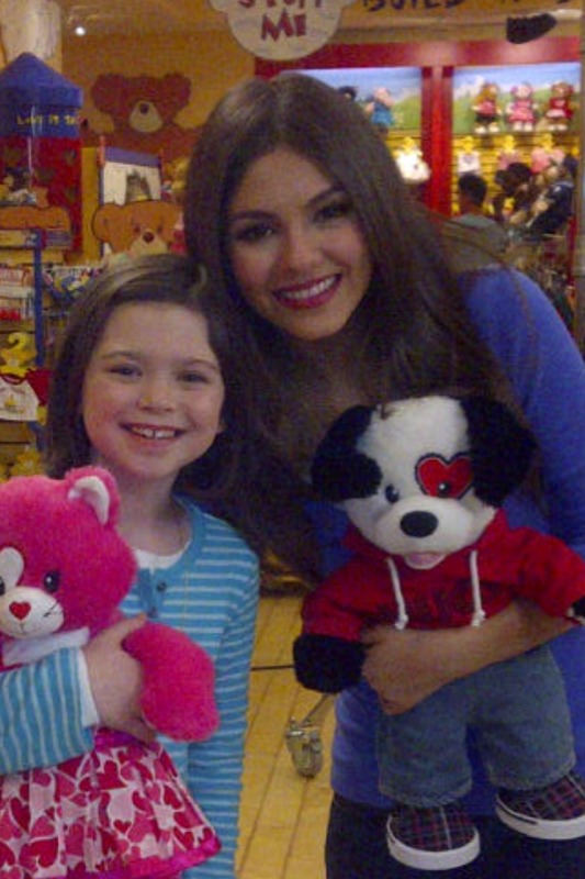 Eve Moon and Victoria Justice on Build-a-Bear commercial