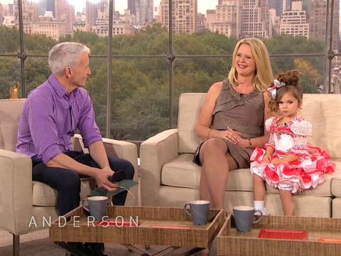 Wendy & daughter Paisley on set with Anderson Cooper