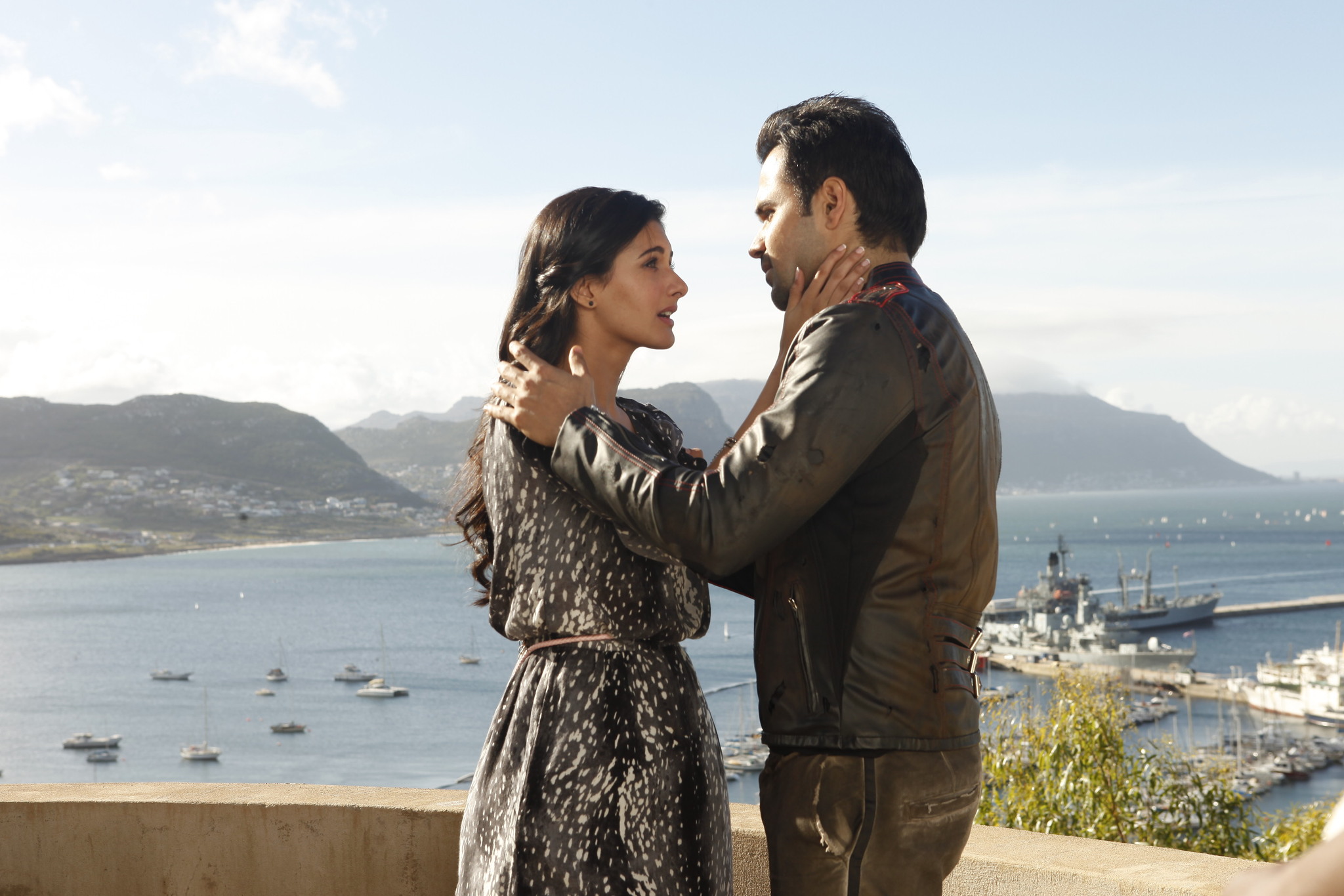 Still of Emraan Hashmi and Amyra Dastur in Mr. X (2015)