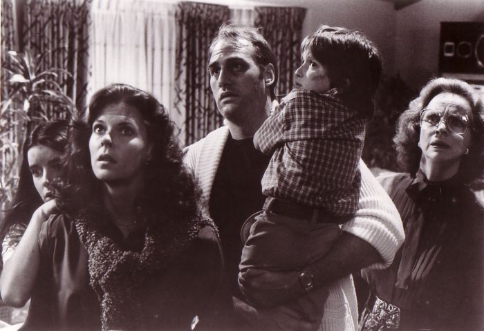 Still of Dominique Dunne, JoBeth Williams, Craig T. Nelson, Oliver Robins and Beatrice Straight in Poltergeist (1982)