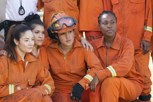 Still of Q'orianka Kilcher and DeWanda Wise in Firelight (2012)