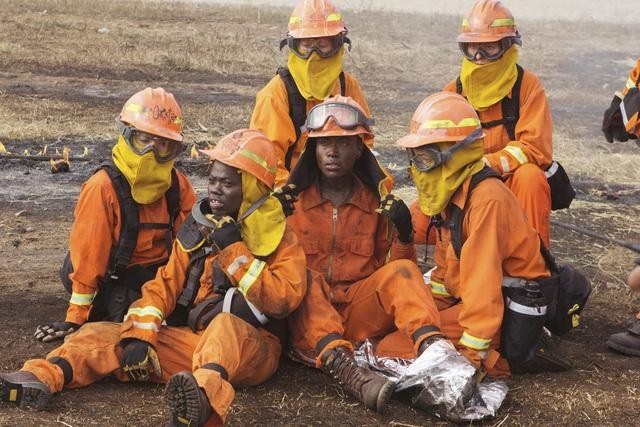 Still of Q'orianka Kilcher and DeWanda Wise in Firelight (2012)