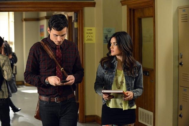 Still of Lucy Hale and Ian Harding in Jaunosios melages (2010)