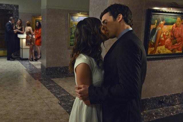 Still of Lucy Hale and Ian Harding in Jaunosios melages (2010)