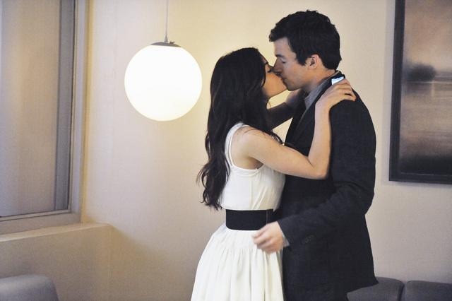 Still of Lucy Hale and Ian Harding in Jaunosios melages (2010)