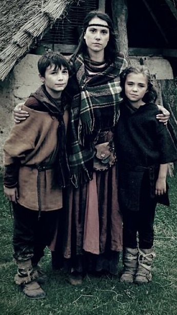 Alison Harris as BRANWEN in Arthur & Merlin, with Jack Maw and Hattie Pardy-Mclaughlin