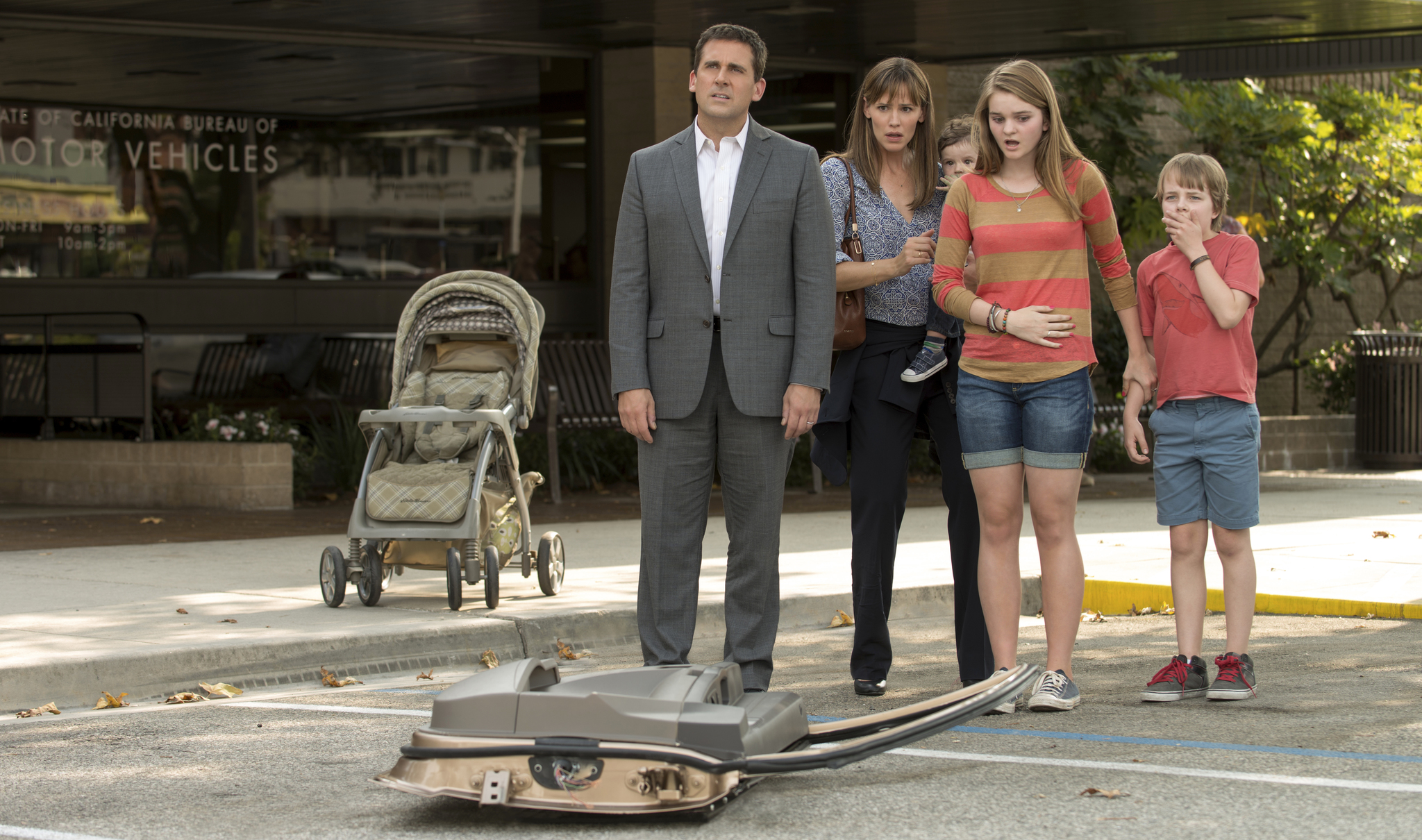 Still of Jennifer Garner, Steve Carell, Kerris Dorsey, Ed Oxenbould, Emily Cooper and Zoey Vargas in Aleksandras ir baisiai, labai siaubingai nesekminga diena (2014)