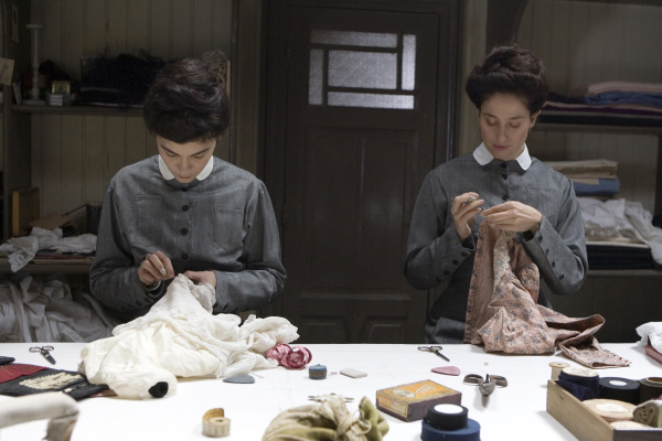 Still of Marie Gillain and Audrey Tautou in Coco avant Chanel (2009)