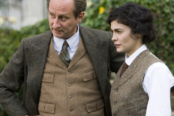 Still of Benoît Poelvoorde and Audrey Tautou in Coco avant Chanel (2009)