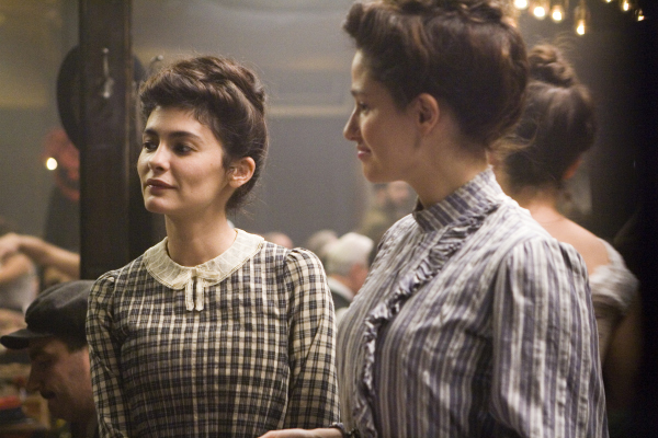 Still of Marie Gillain and Audrey Tautou in Coco avant Chanel (2009)