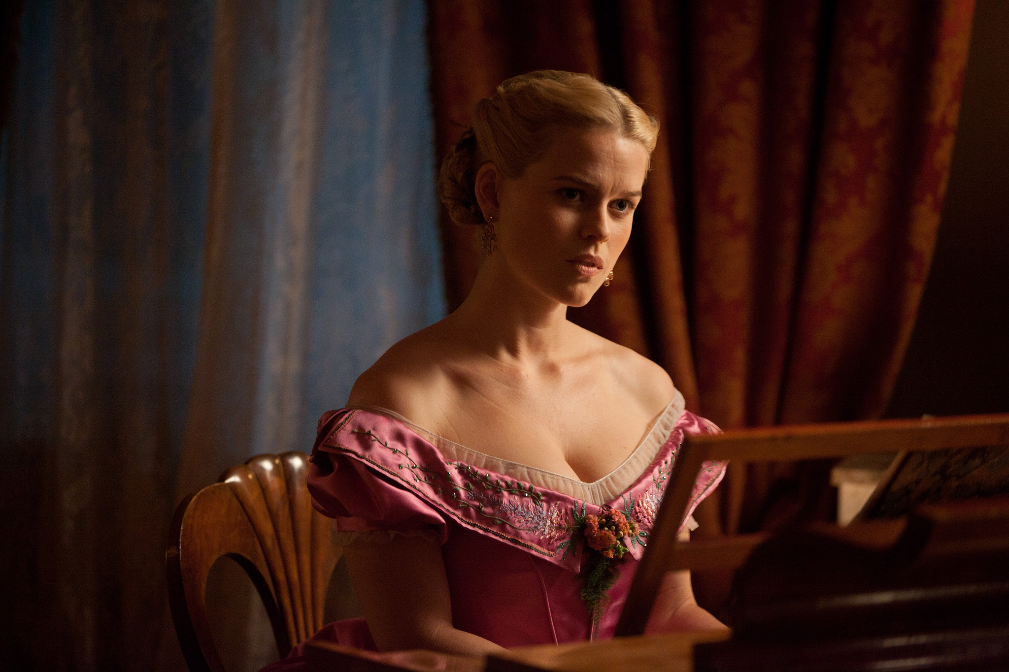 Still of Alice Eve in Varnas (2012)