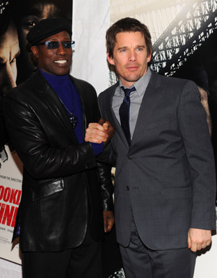 Ethan Hawke and Wesley Snipes at event of Brooklyn's Finest (2009)