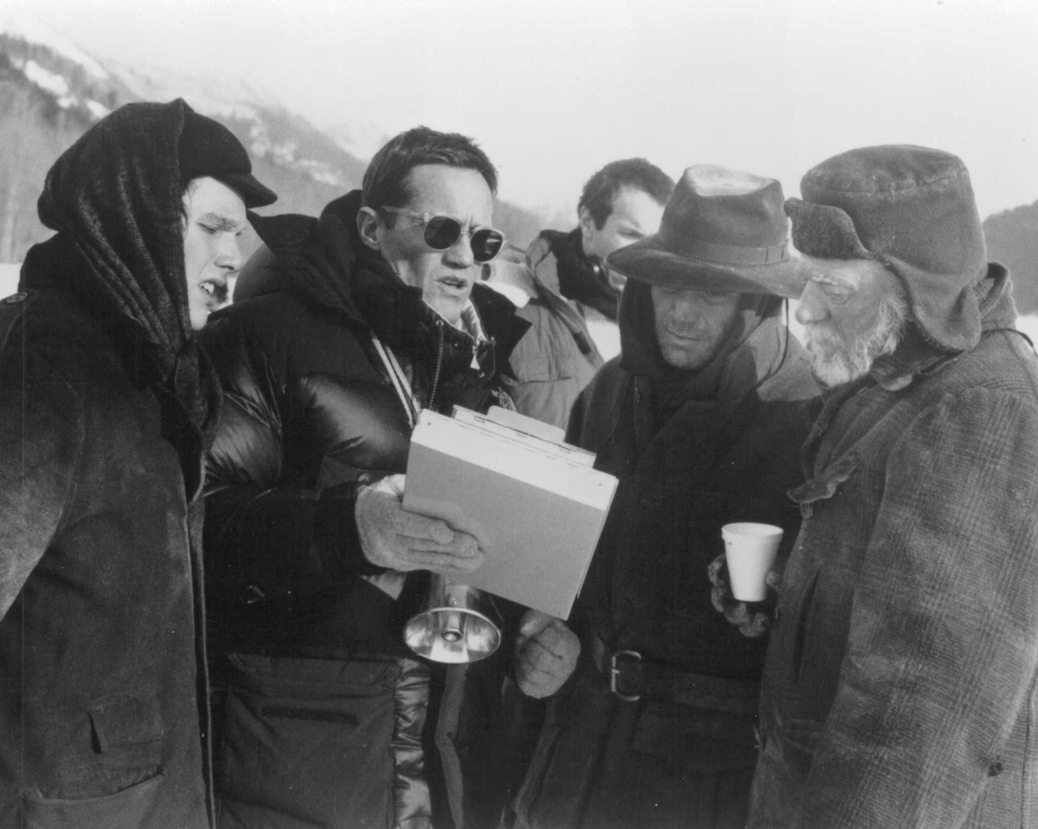 Still of Ethan Hawke, Seymour Cassel and Randal Kleiser in White Fang (1991)