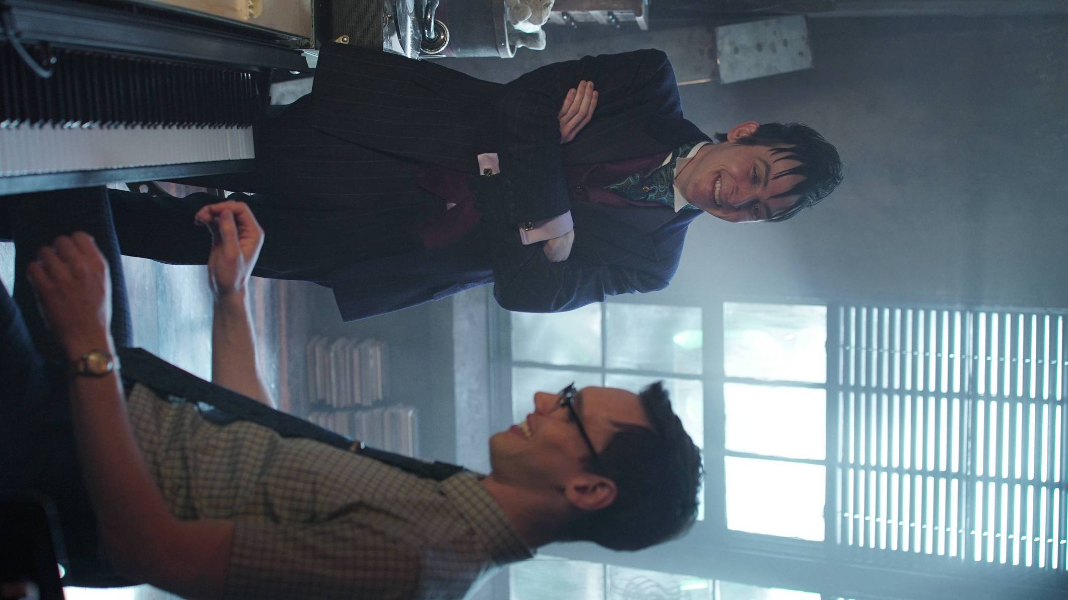 Still of Robin Lord Taylor and Cory Michael Smith in Gotham (2014)