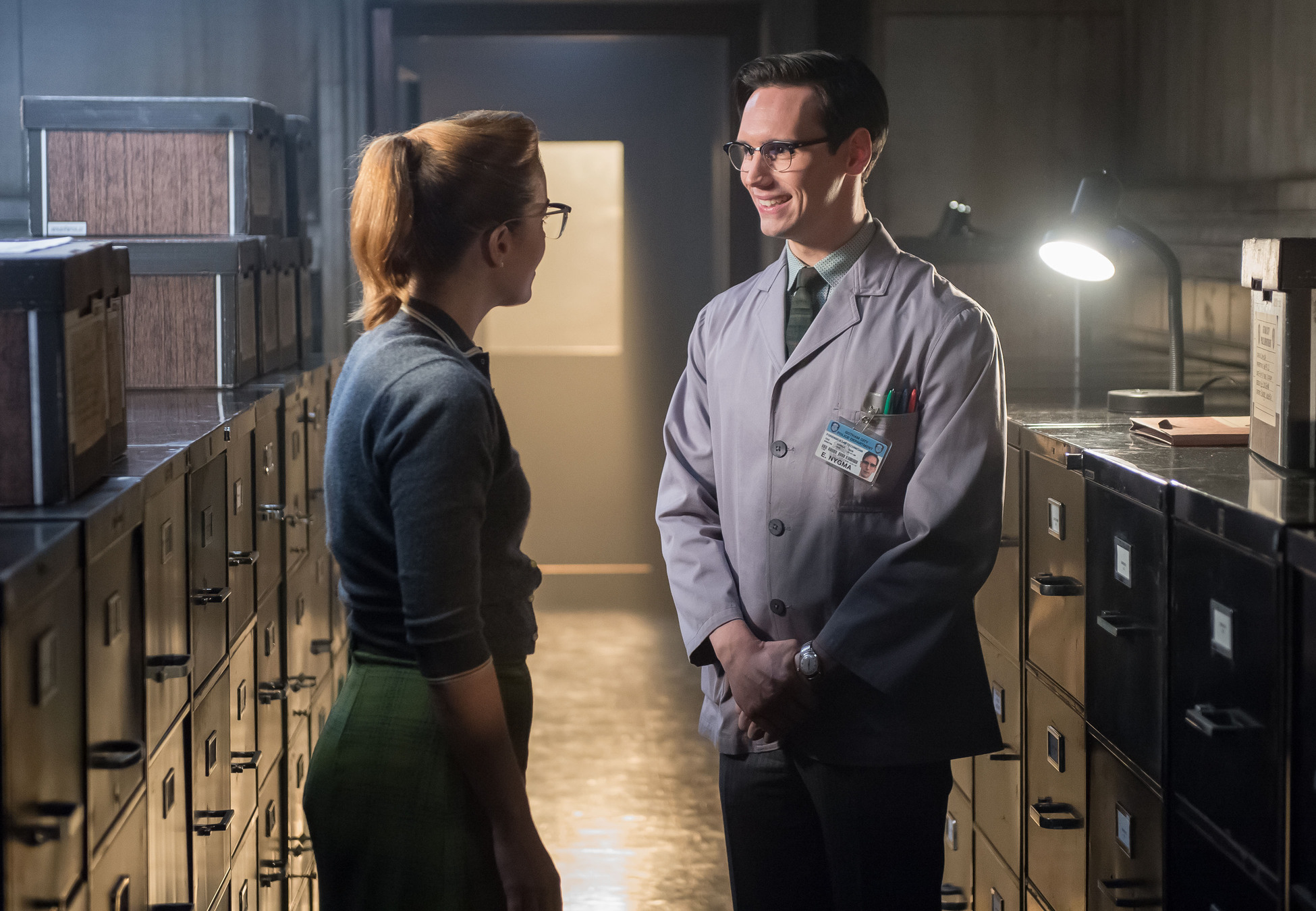 Still of Cory Michael Smith and Chelsea Spack in Gotham (2014)
