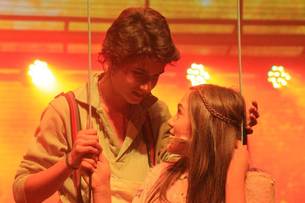 Joaquín Ochoa (Aliados' Valentín) along with Carolina Domenech (Devi) sing 'Pequeño Amor' at Gran Rex Theater in Buenos Aires, Argentina July 19, 2014.