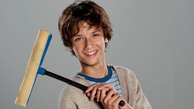 Publicity still: Joaquín Ochoa as Valentín on Aliados