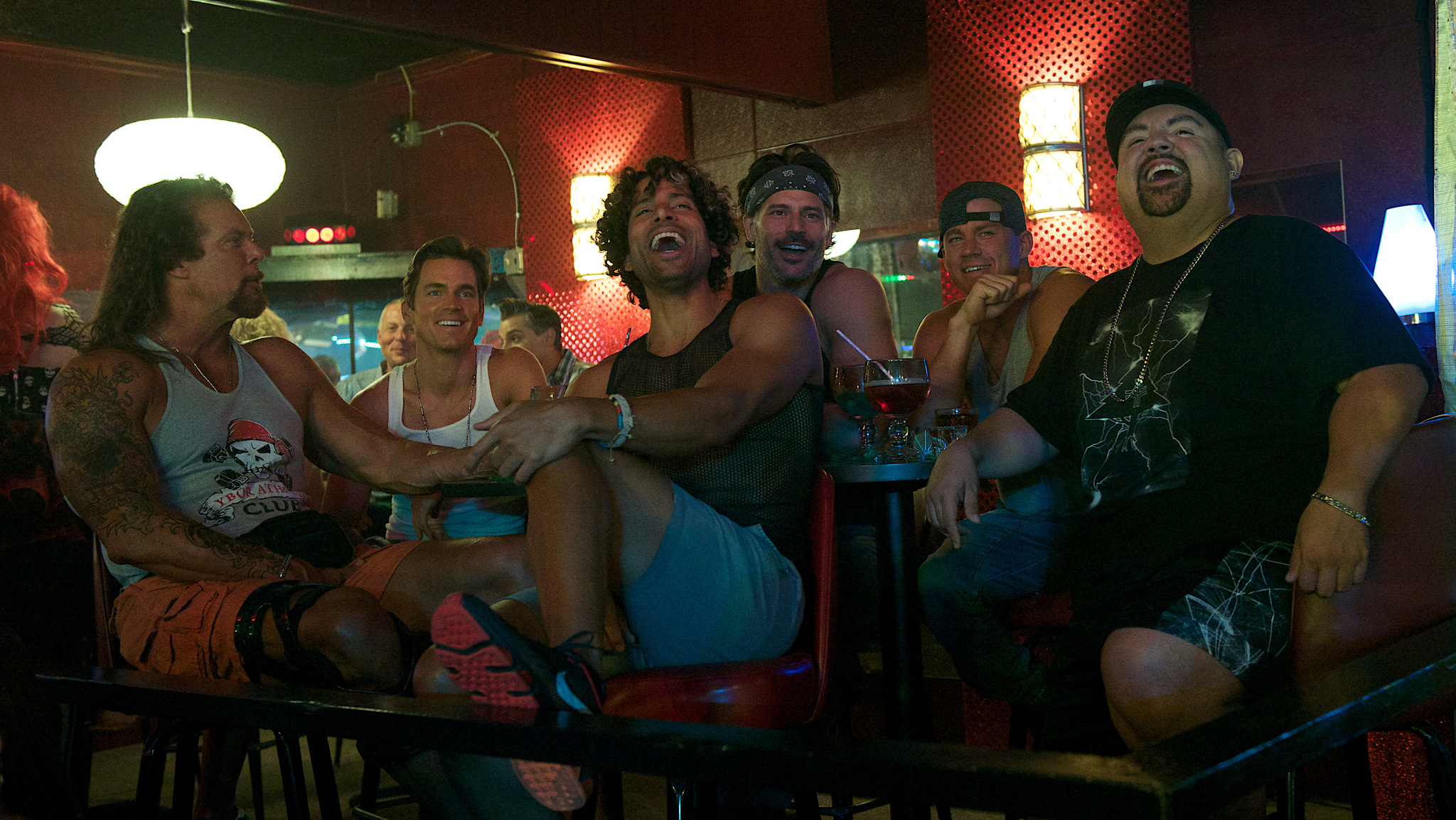 Still of Matt Bomer, Gabriel Iglesias, Joe Manganiello, Kevin Nash, Adam Rodriguez and Channing Tatum in Magiskasis Maikas XXL (2015)