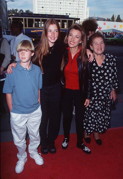 Jane Seymour at event of 101 Dalmatians (1996)