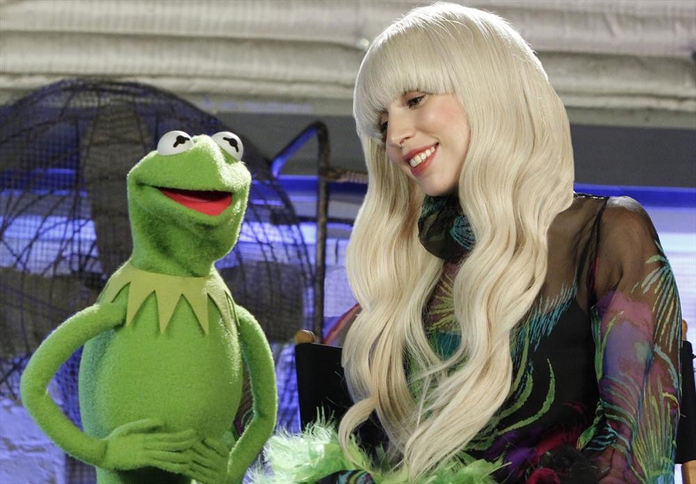 Still of Lady Gaga in Lady Gaga & the Muppets' Holiday Spectacular (2013)