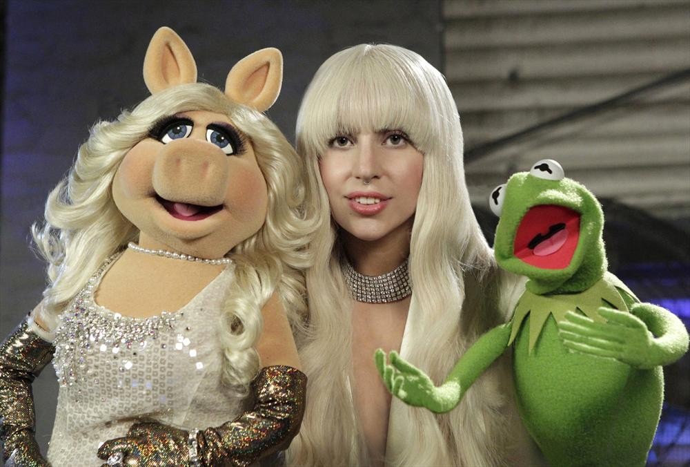 Still of Lady Gaga in Lady Gaga & the Muppets' Holiday Spectacular (2013)
