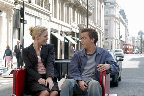 Still of Frankie Muniz and Hannah Spearritt in Agent Cody Banks 2: Destination London (2004)
