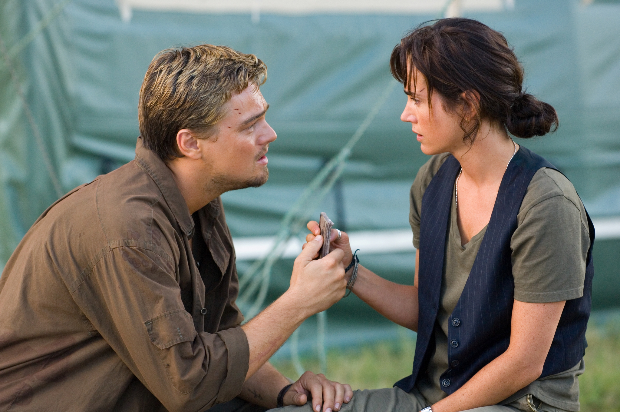 Still of Jennifer Connelly and Leonardo DiCaprio in Kruvinas deimantas (2006)