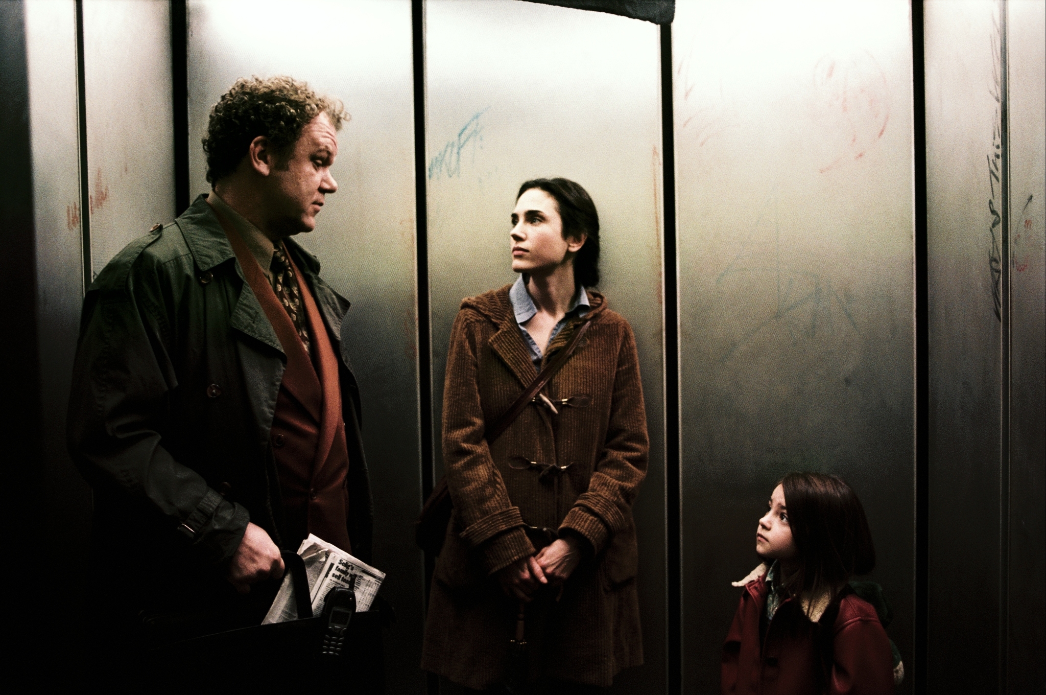 Still of Jennifer Connelly, John C. Reilly and Ariel Gade in Dark Water (2005)