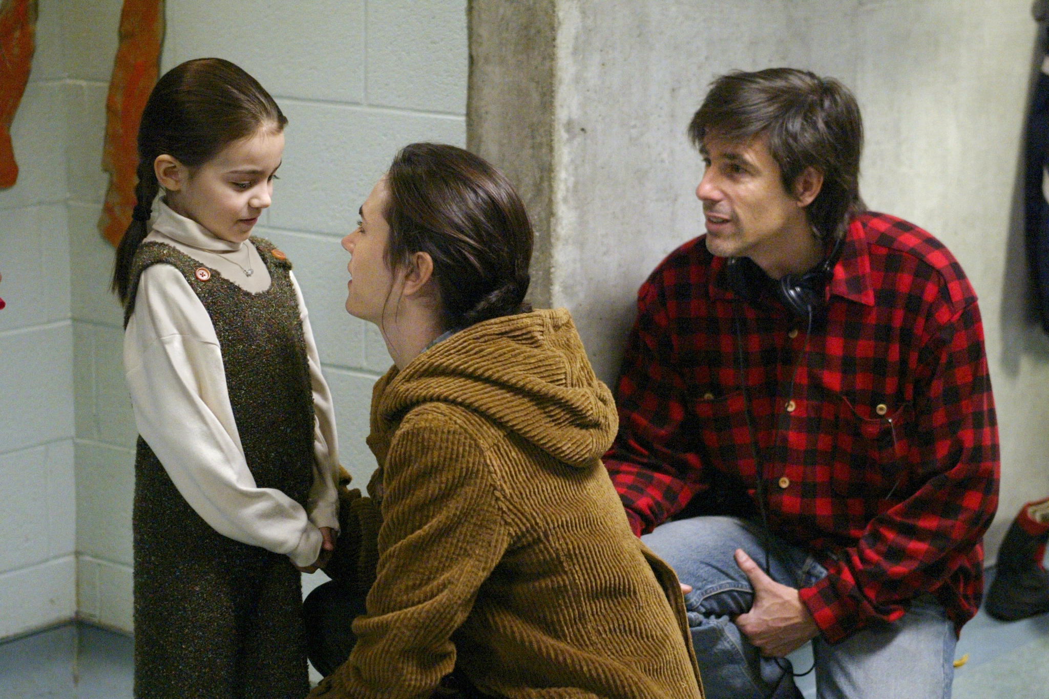 Still of Jennifer Connelly, Walter Salles and Ariel Gade in Dark Water (2005)