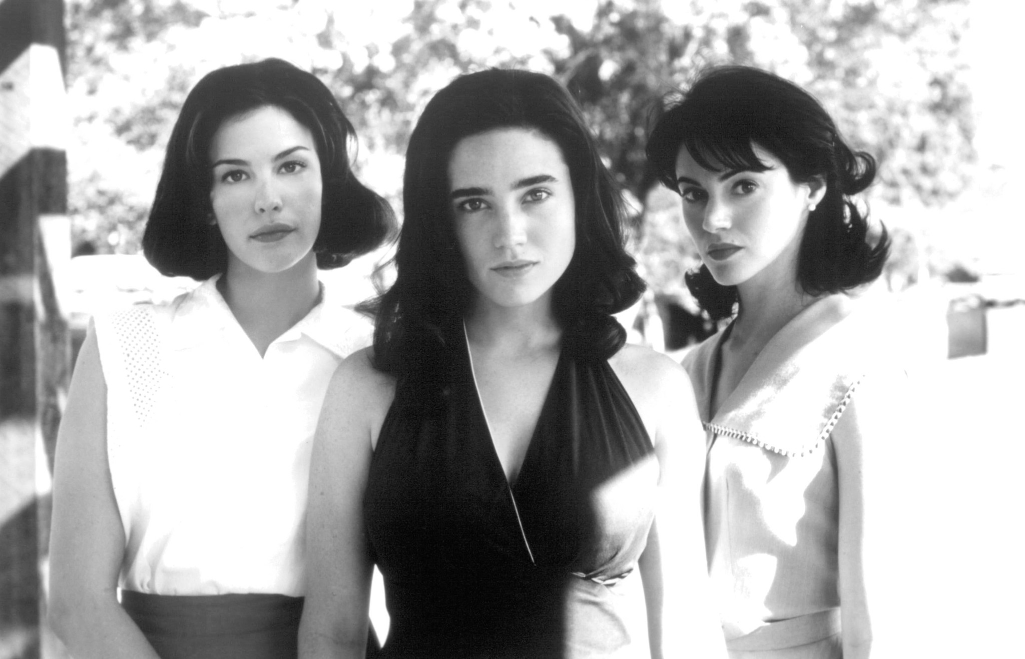 Still of Jennifer Connelly, Liv Tyler and Joanna Going in Inventing the Abbotts (1997)