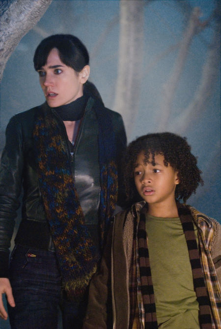 Still of Jennifer Connelly and Jaden Smith in The Day the Earth Stood Still (2008)