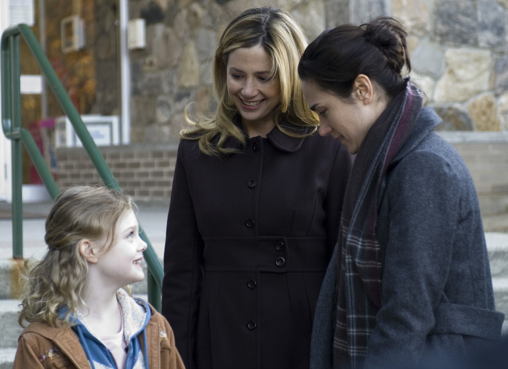 Still of Jennifer Connelly, Mira Sorvino and Elle Fanning in Reservation Road (2007)