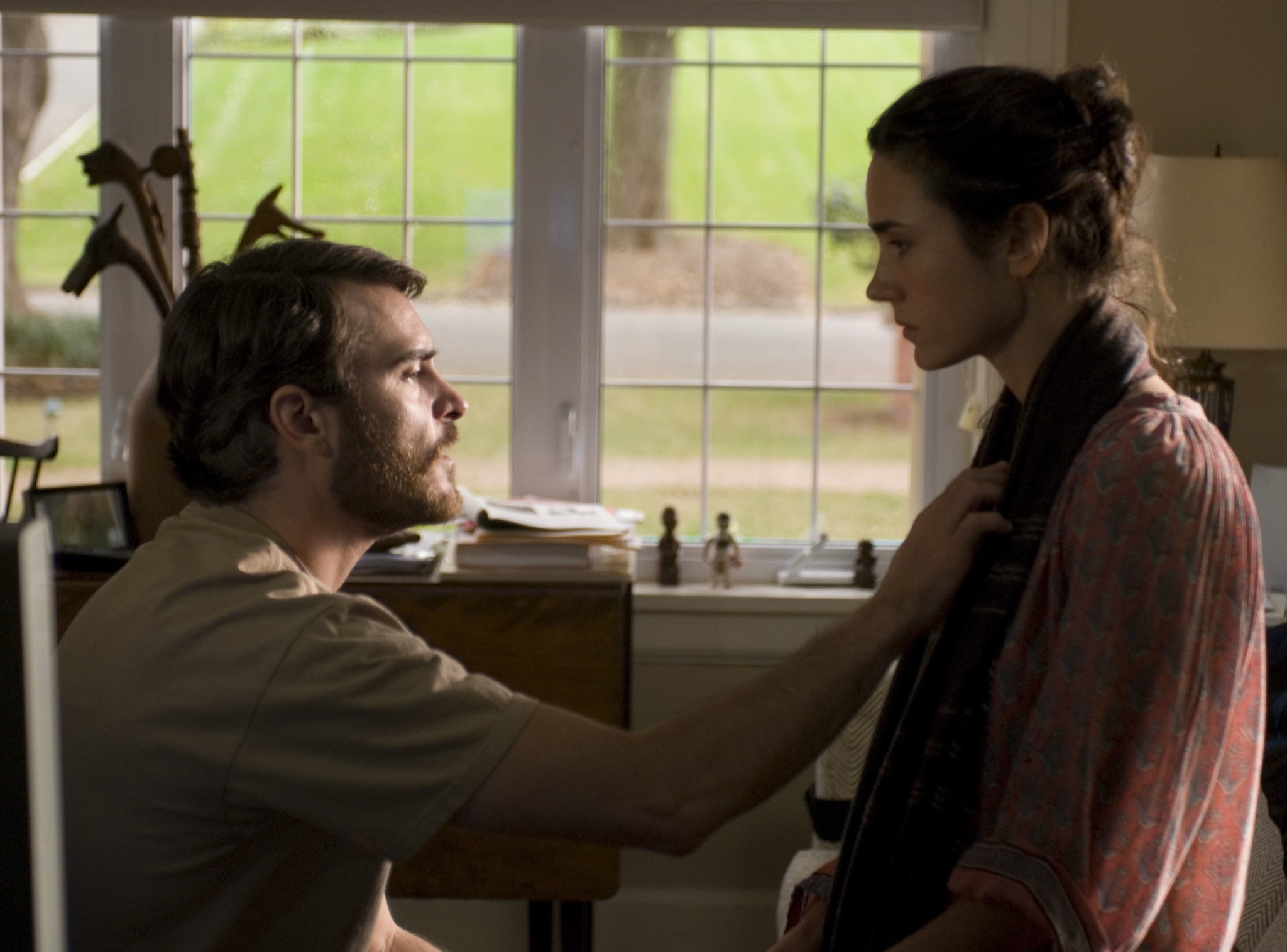 Still of Jennifer Connelly and Joaquin Phoenix in Reservation Road (2007)